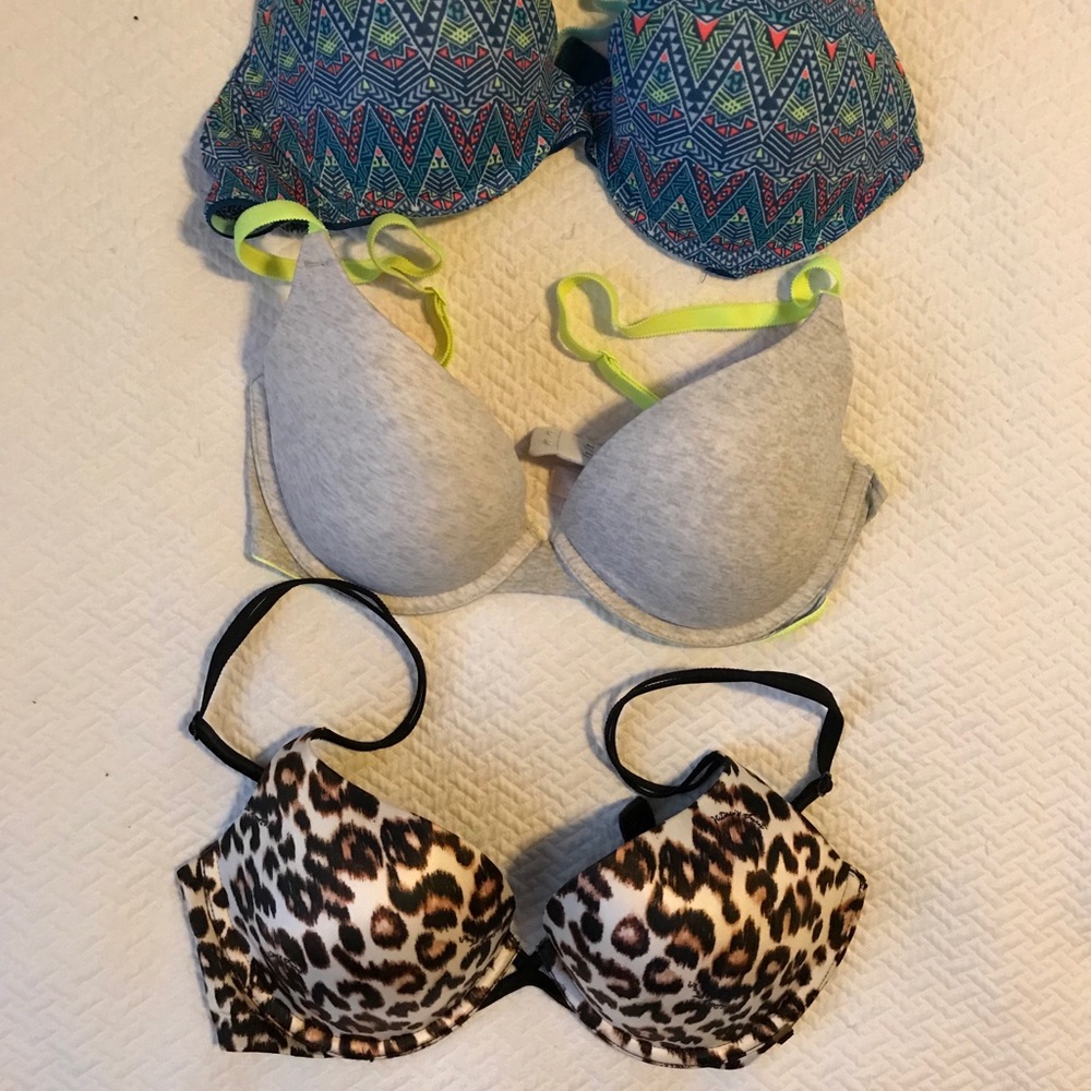 Victoria’s Secret 32D push-up bra bundle